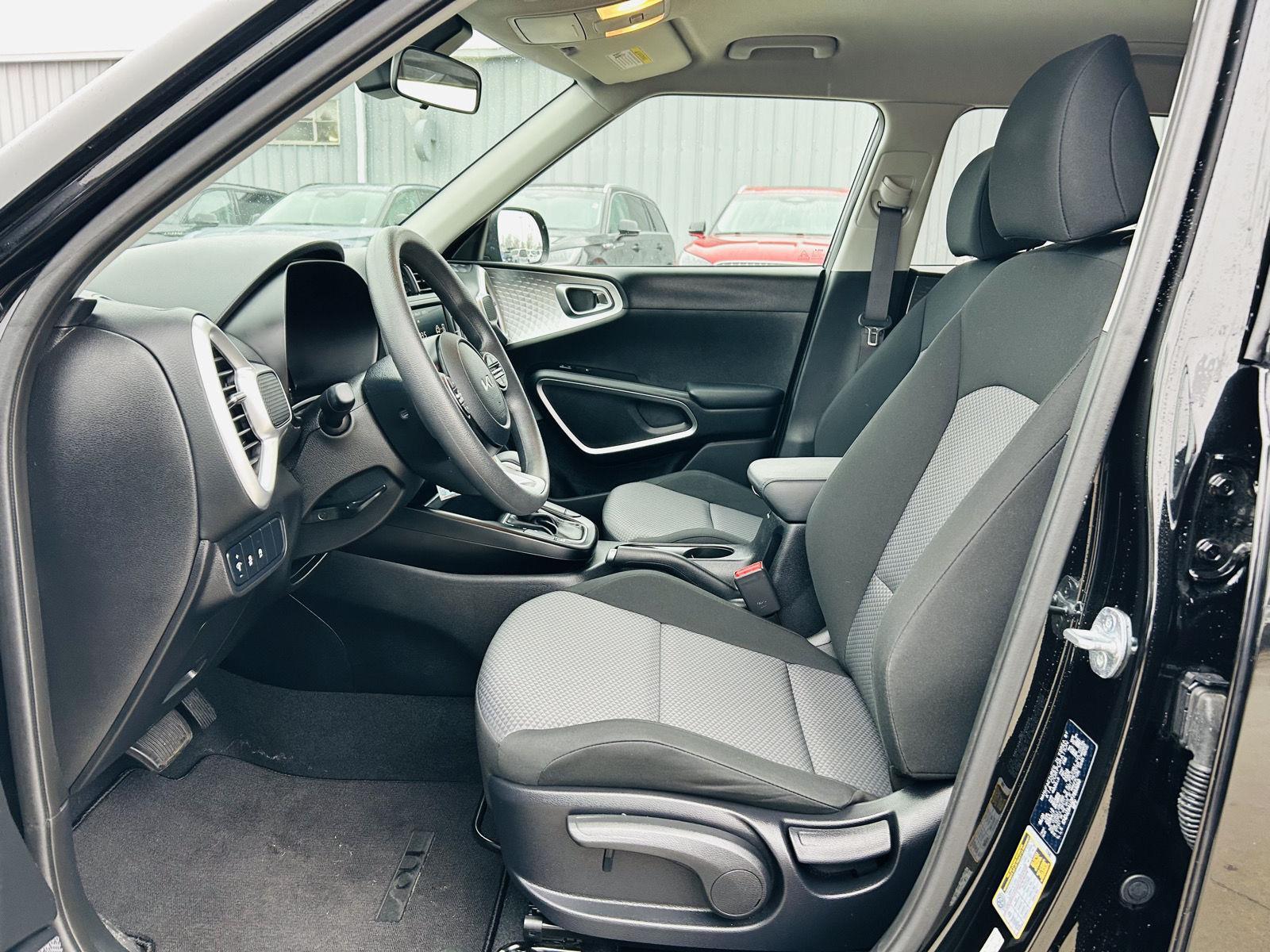 2023 Kia Soul LX photo 3