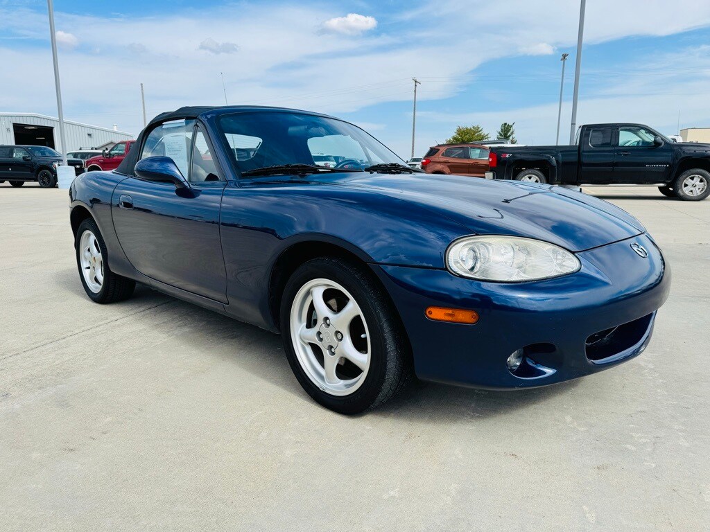 2002 Mazda MX-5 Miata Miata Base photo 2