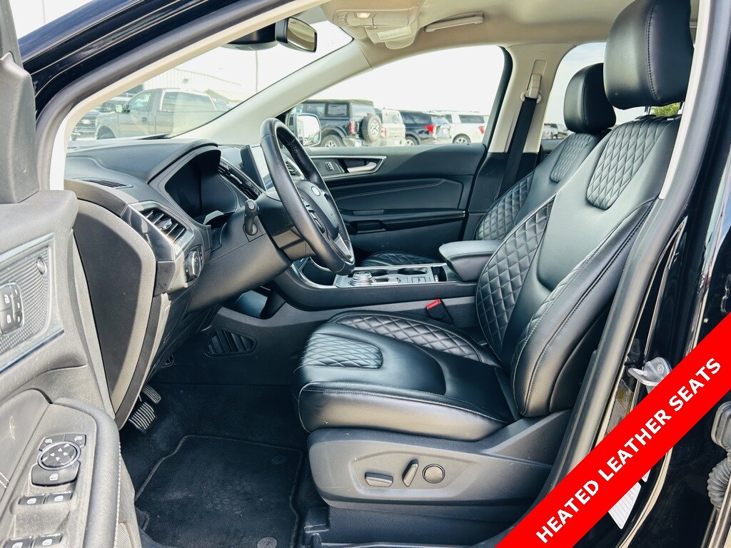 2024 Ford Edge Titanium photo 2