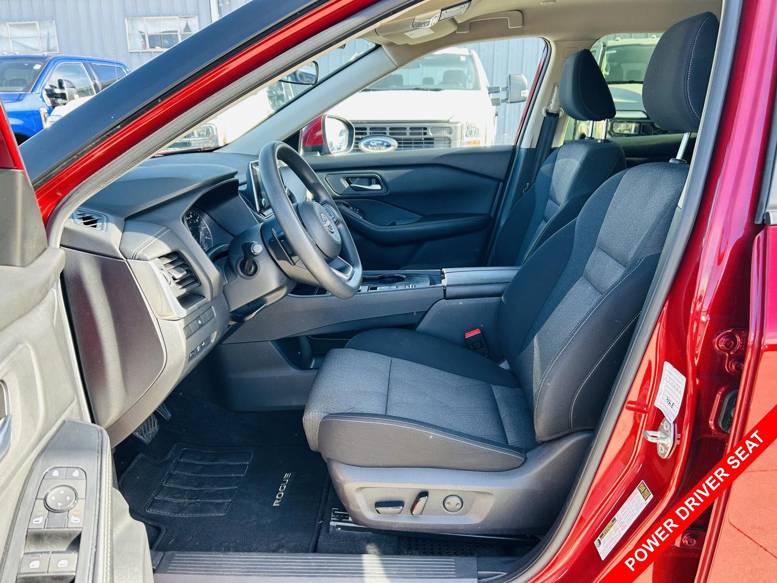 2024 Nissan Rogue SV photo 2