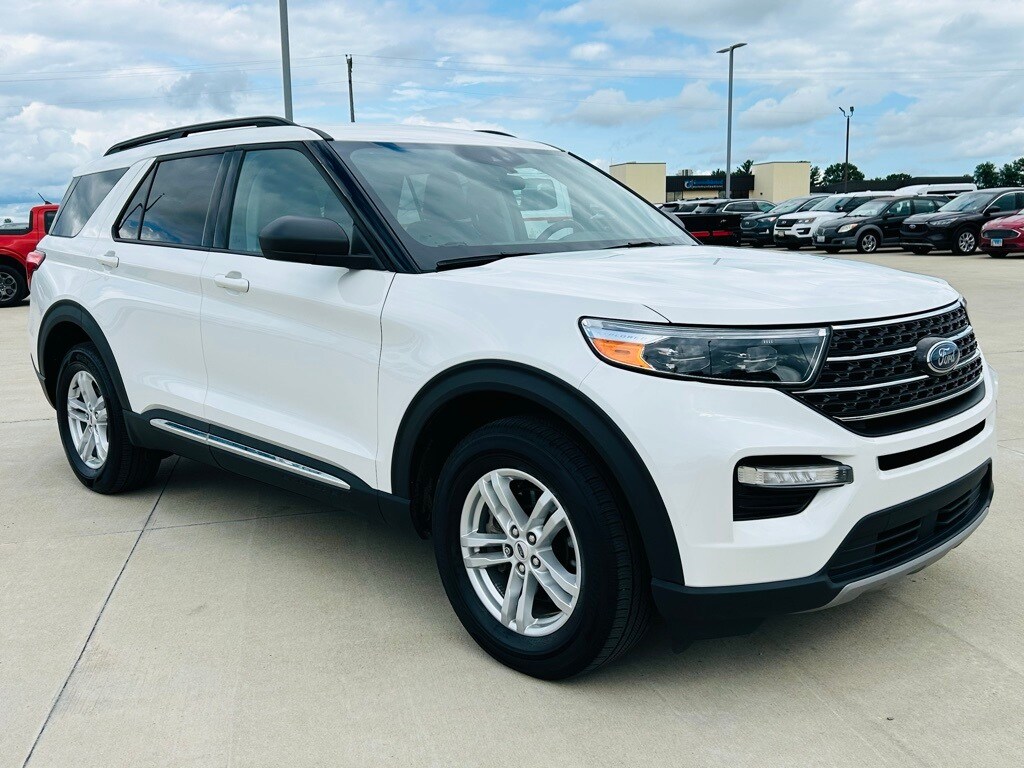2023 Ford Explorer XLT photo 2