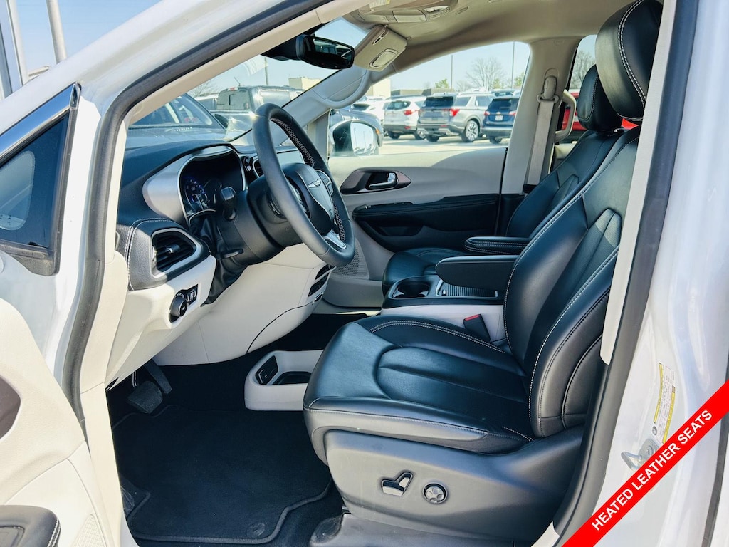Certified 2023 Chrysler Pacifica Touring L Van