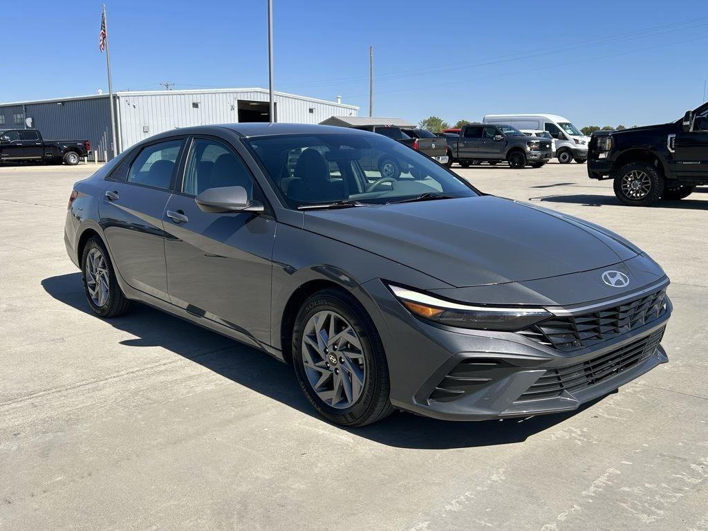 Used 2024 Hyundai Elantra SEL with VIN KMHLM4DG3RU649373 for sale in Mattoon, IL