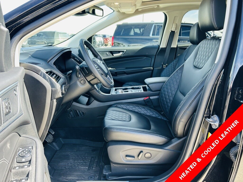 2024 Ford Edge Titanium photo 2