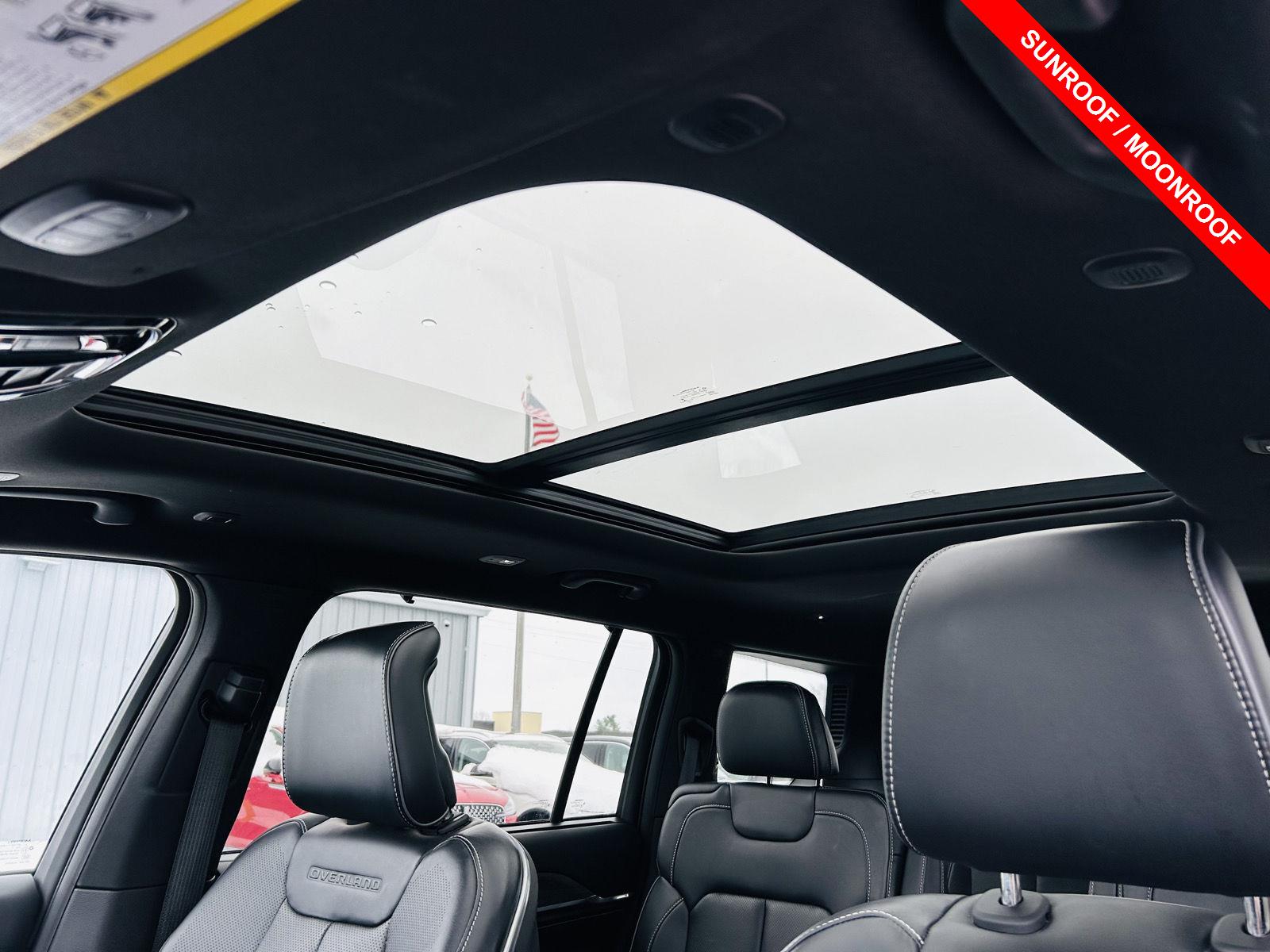 2021 Jeep Grand Cherokee Overland photo 3