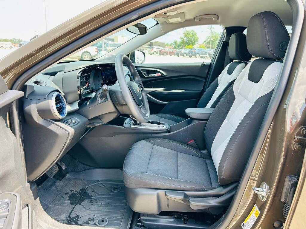 2024 Chevrolet Trax LS photo 3