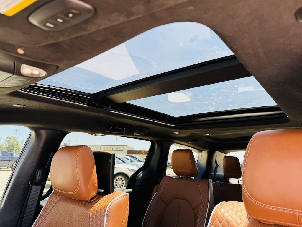 Certified 2024 Chrysler Pacifica Pinnacle Van