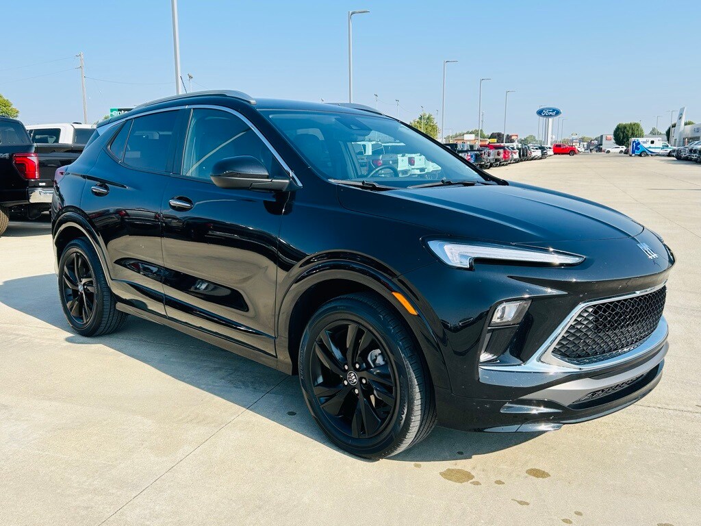 2024 Buick Encore GX Sport Touring photo 2