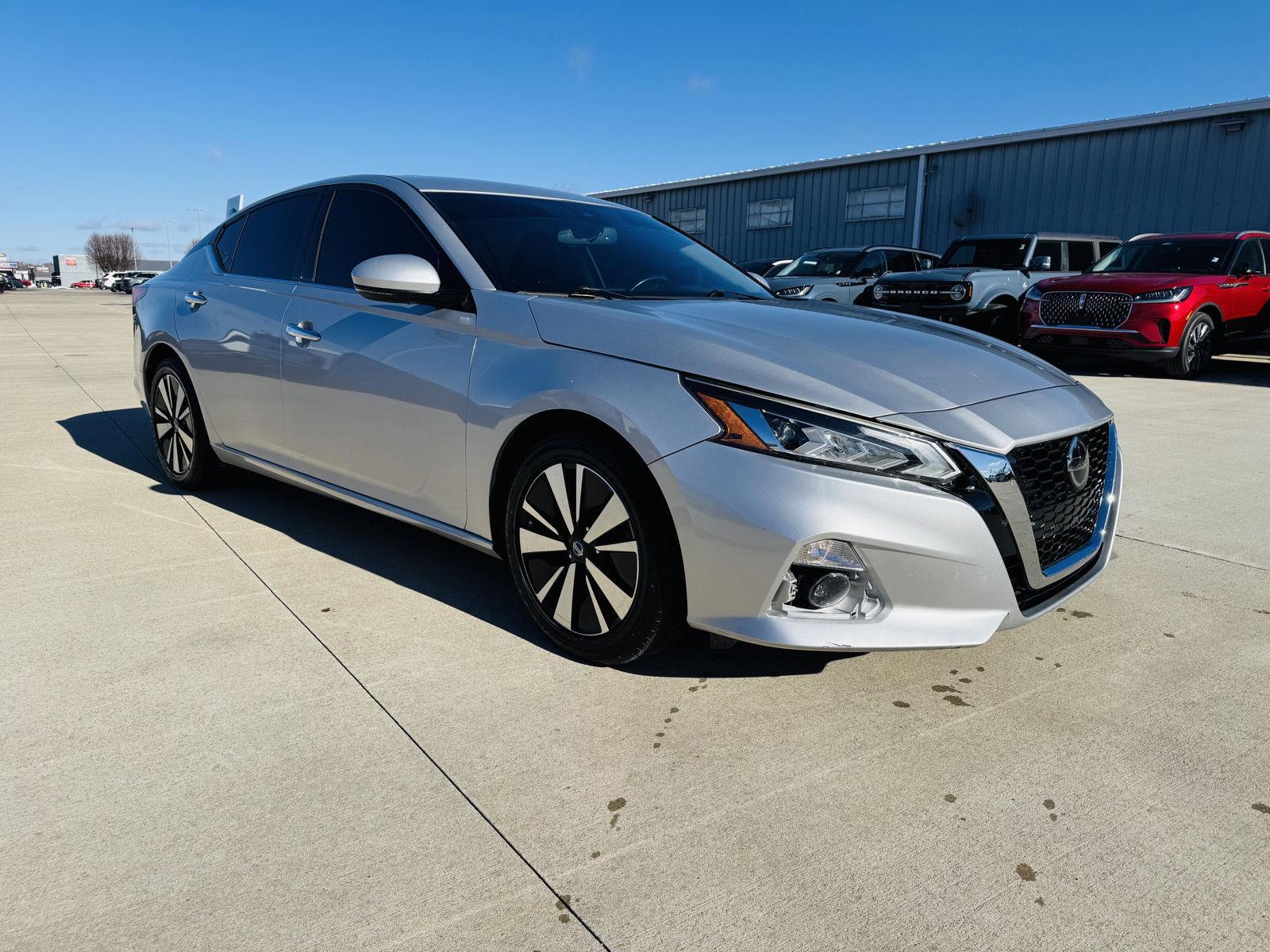 Used 2020 Nissan Altima SL with VIN 1N4BL4EV0LC135676 for sale in Mattoon, IL