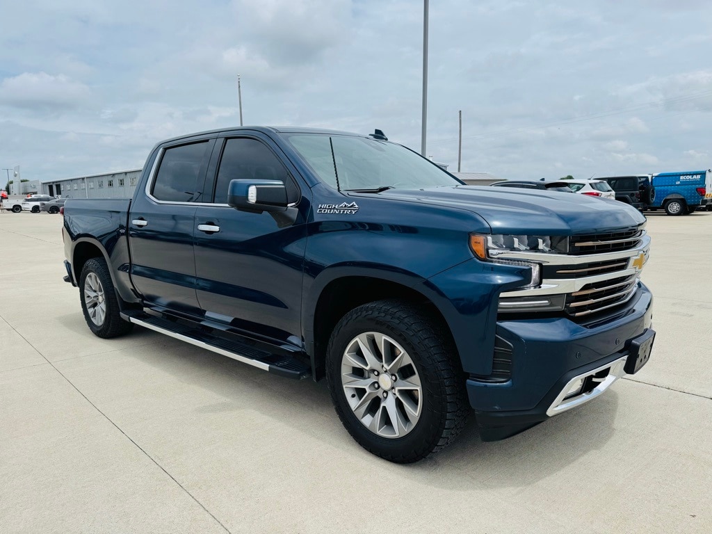 Used 2021 Chevrolet Silverado 1500 High Country with VIN 1GCUYHED7MZ219608 for sale in Mattoon, IL