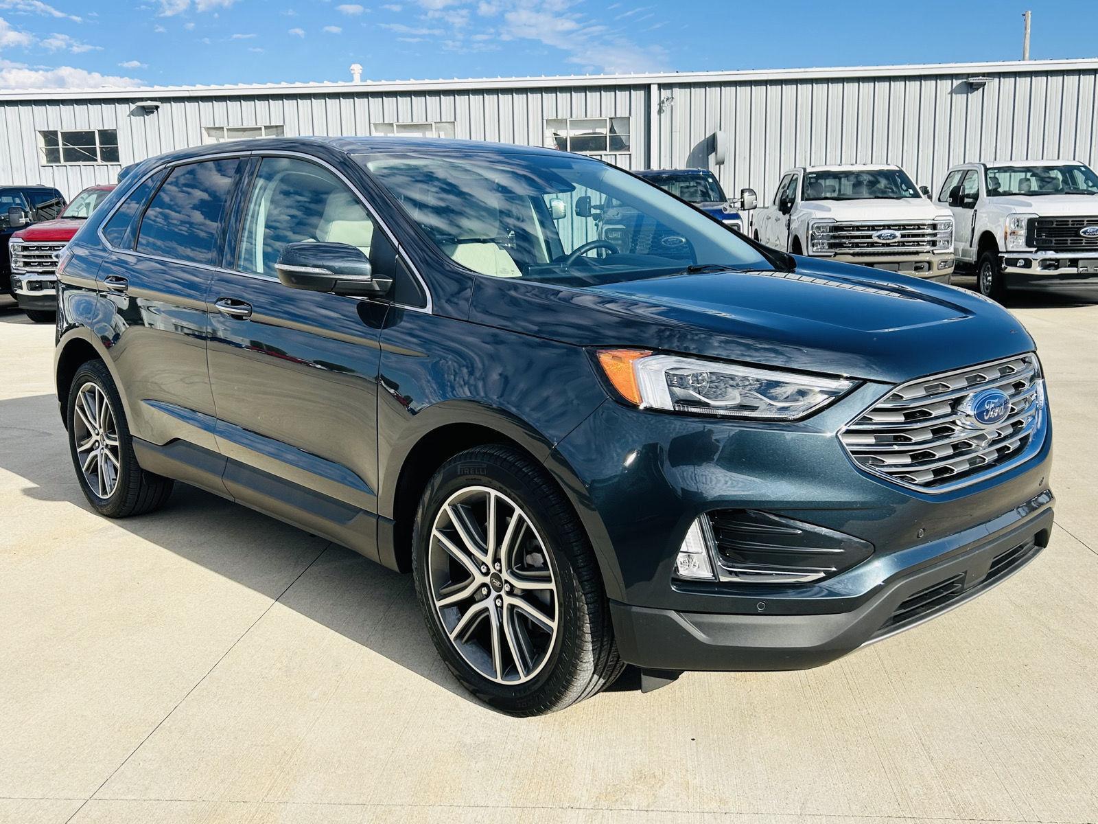 2024 Ford Edge Titanium photo 2