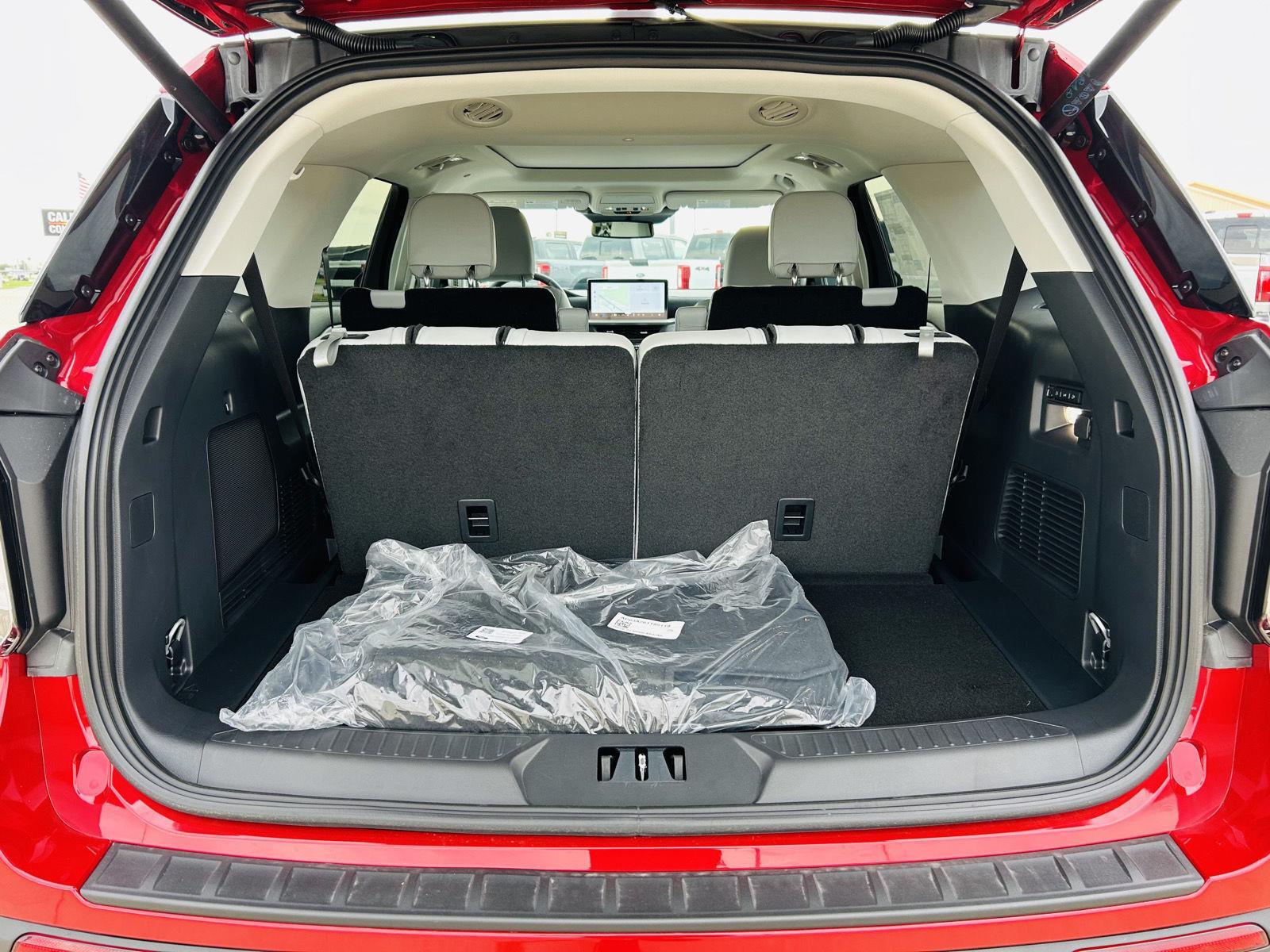 2026 Ford Explorer Platinum - Photo 37