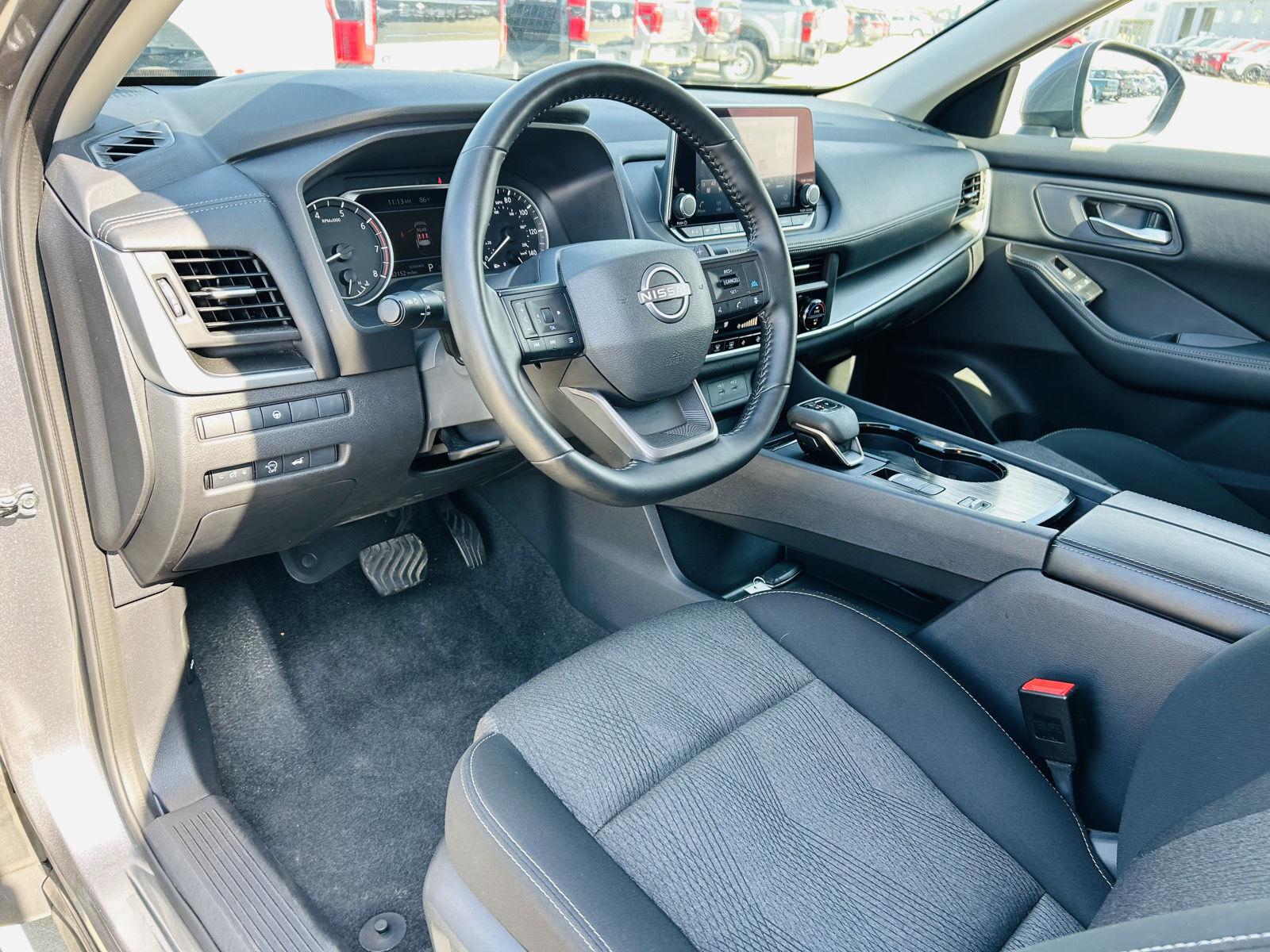 2025 Nissan Rogue SV - Photo 12