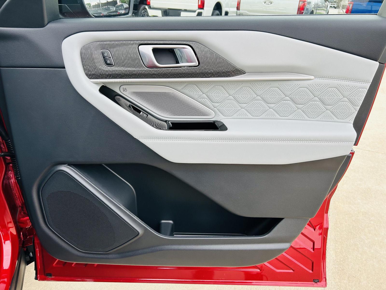 2026 Ford Explorer Platinum - Photo 42