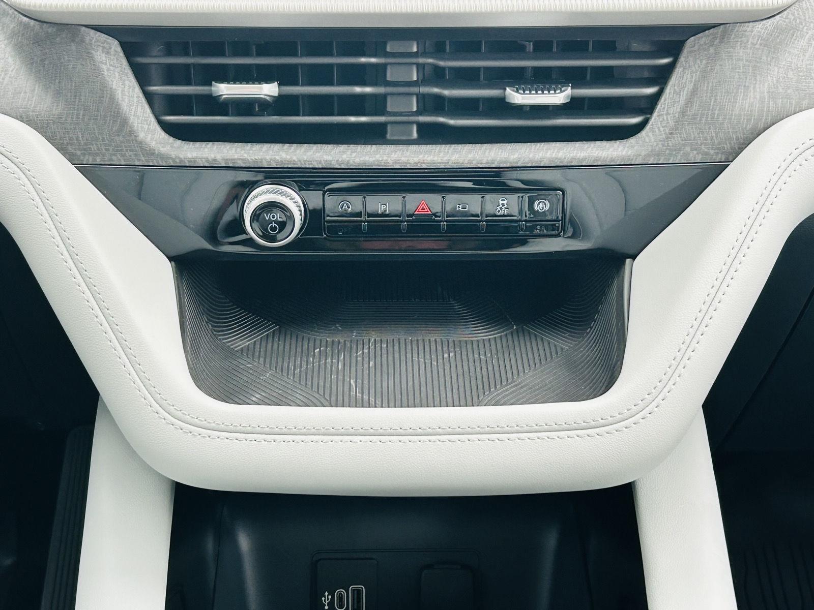 2026 Ford Explorer Platinum - Photo 30