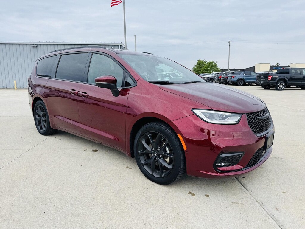 Certified 2023 Chrysler Pacifica Touring L Van