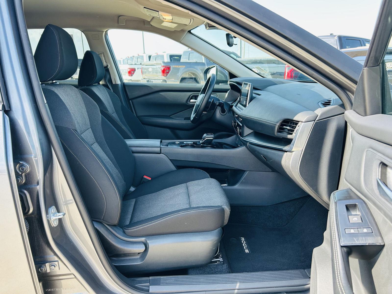 2025 Nissan Rogue SV - Photo 30