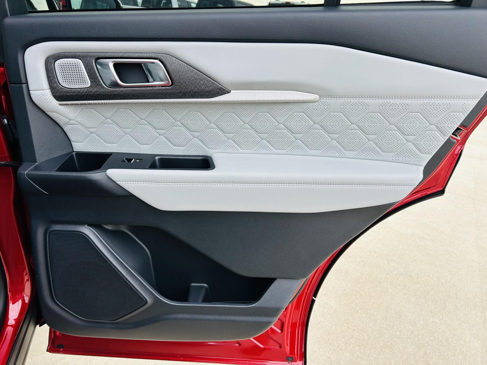 2026 Ford Explorer Platinum - Photo 39