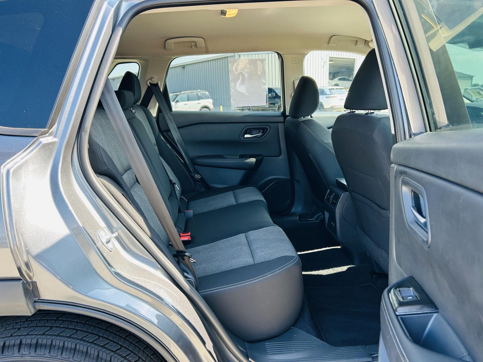 2025 Nissan Rogue SV - Photo 28
