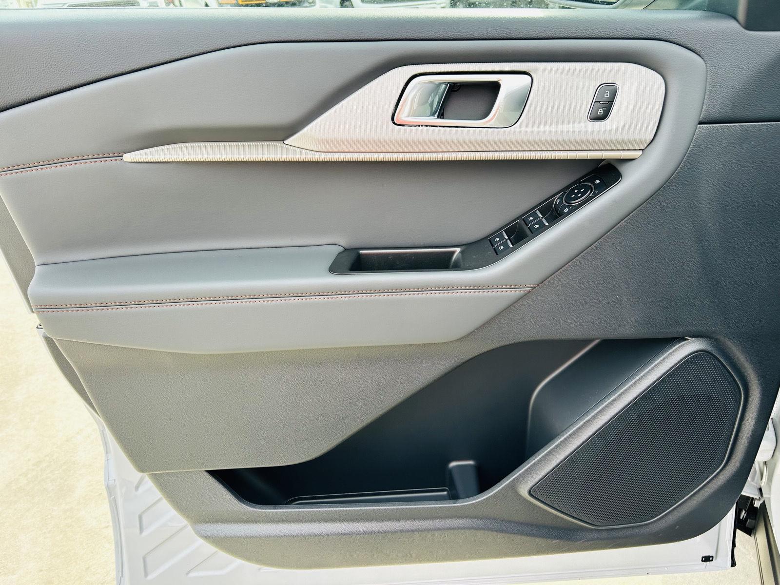 2026 Ford Explorer Active - Photo 14