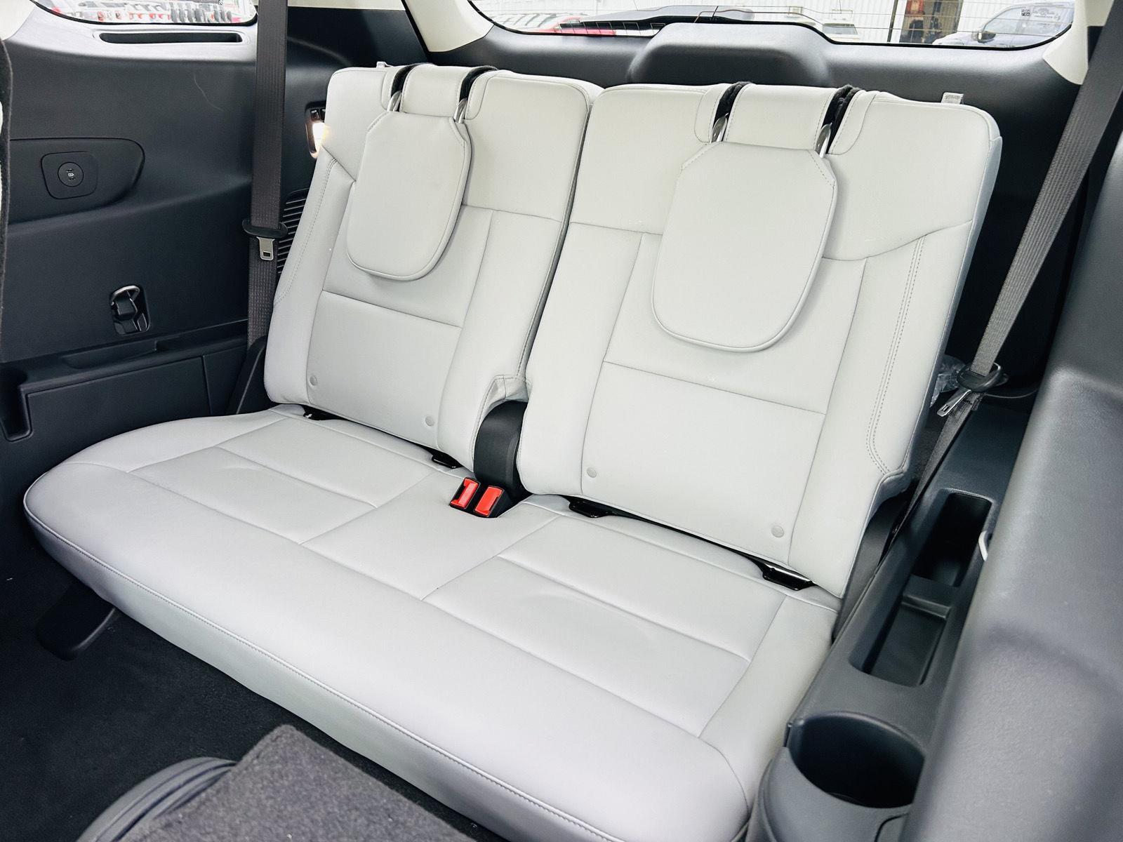 2026 Ford Explorer Platinum - Photo 36