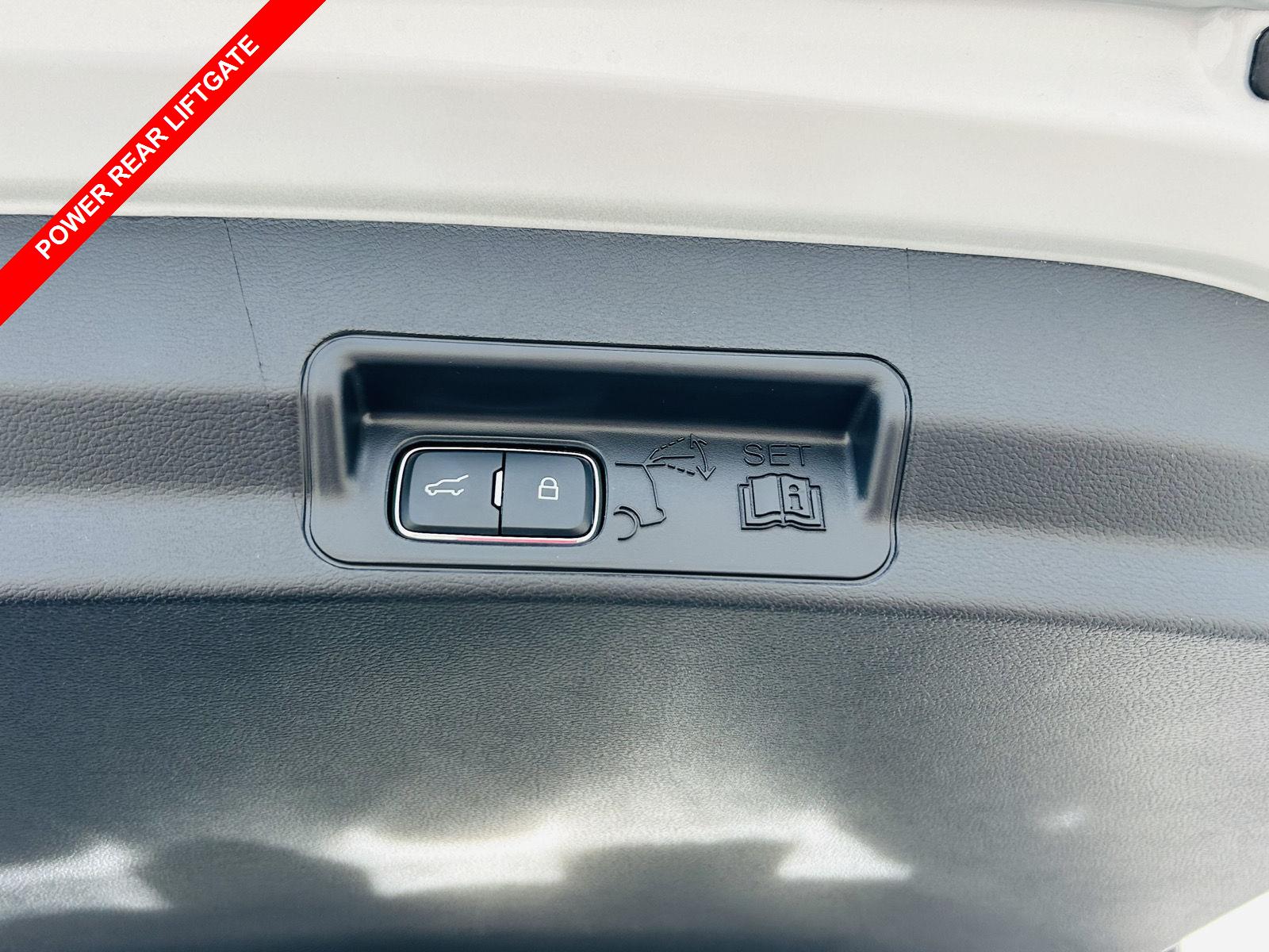 2026 Ford Explorer Active - Photo 12