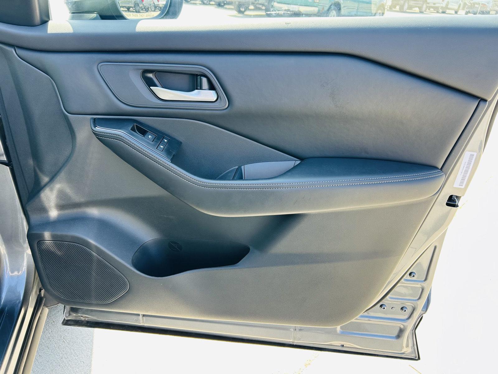 2025 Nissan Rogue SV - Photo 29