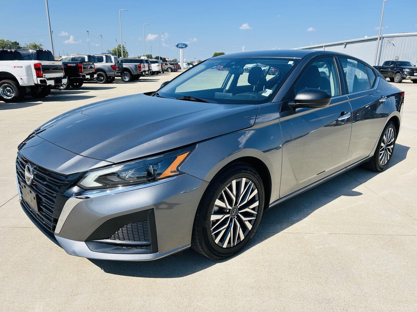 2025 Nissan Altima SV - Photo 30