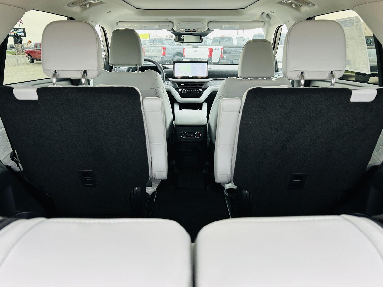 2026 Ford Explorer Platinum - Photo 38