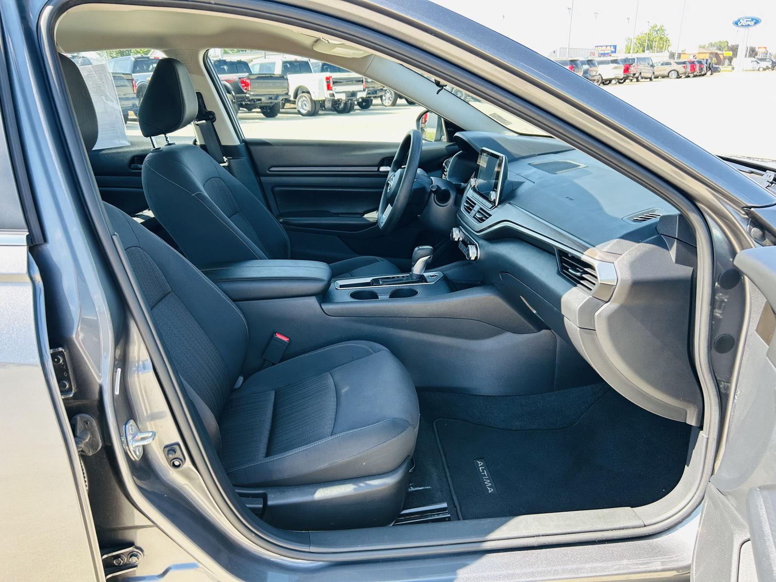 2025 Nissan Altima SV - Photo 28