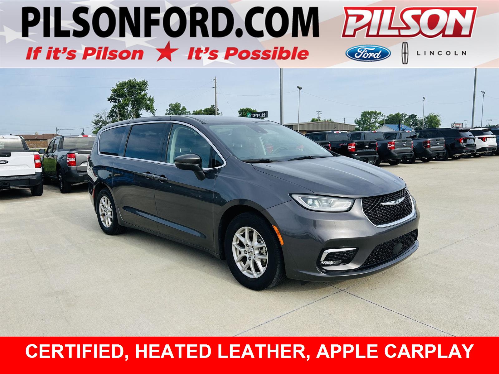 2023 Chrysler Pacifica Touring L's photo