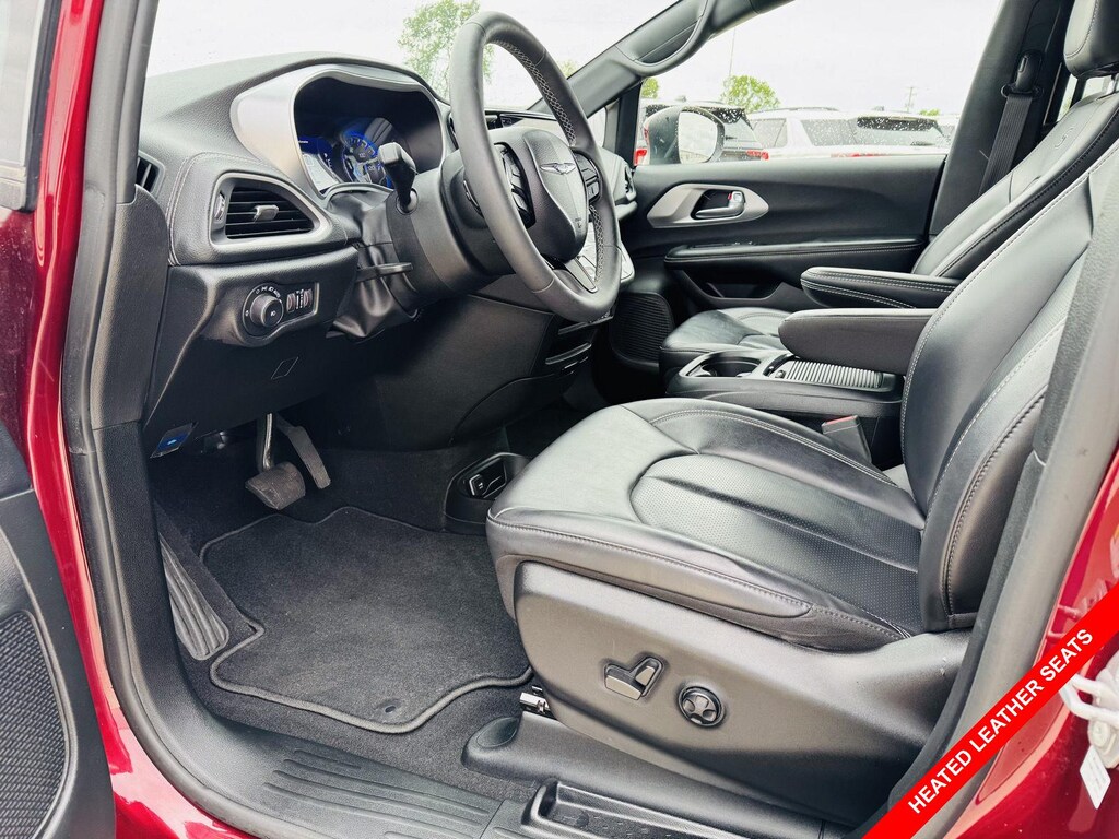 Certified 2023 Chrysler Pacifica Touring L Van