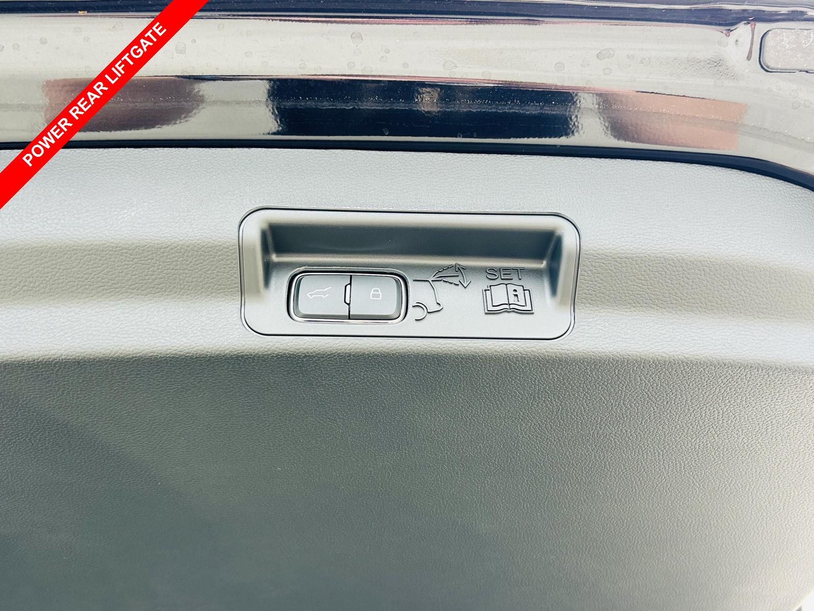 2026 Ford Explorer Tremor - Photo 18