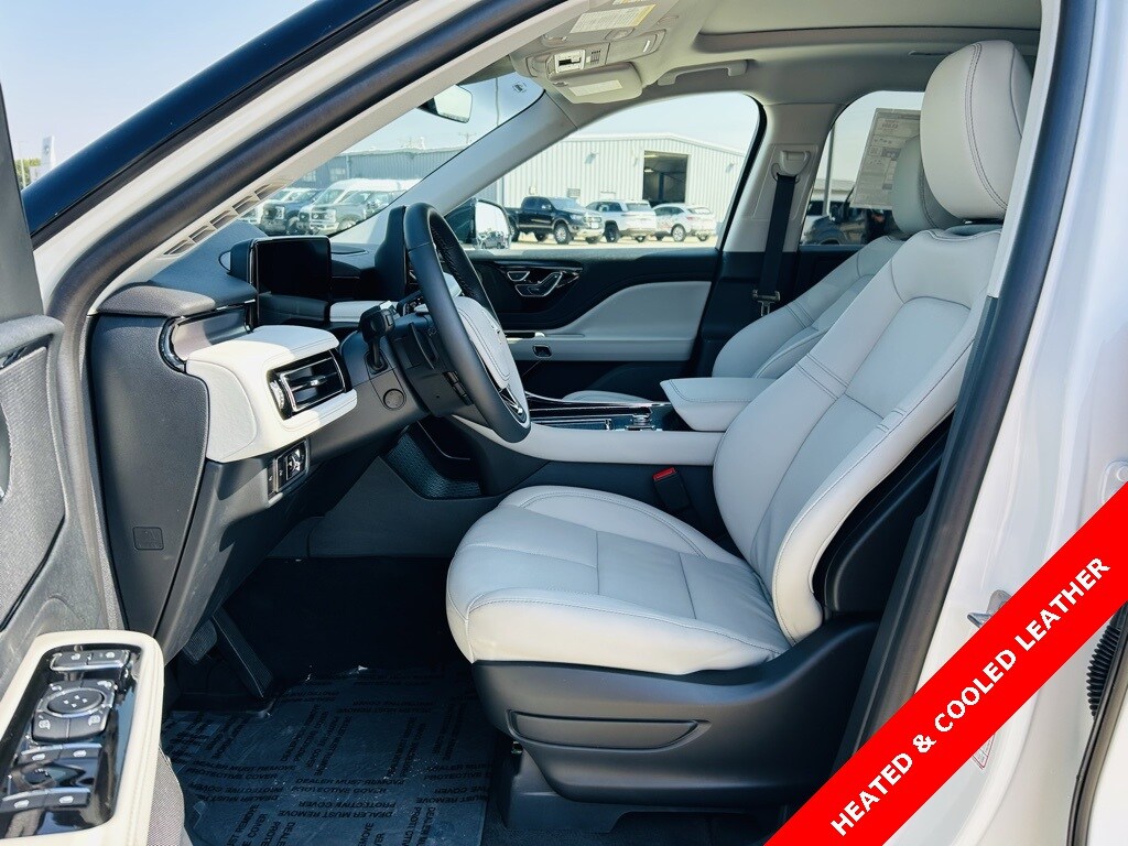 2025 Lincoln Aviator Premiere photo 2
