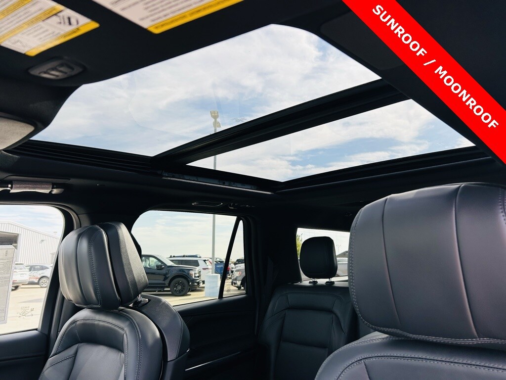 2025 Lincoln Navigator L Reserve photo 2