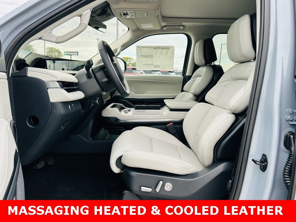 2025 Lincoln Navigator L Reserve photo 2