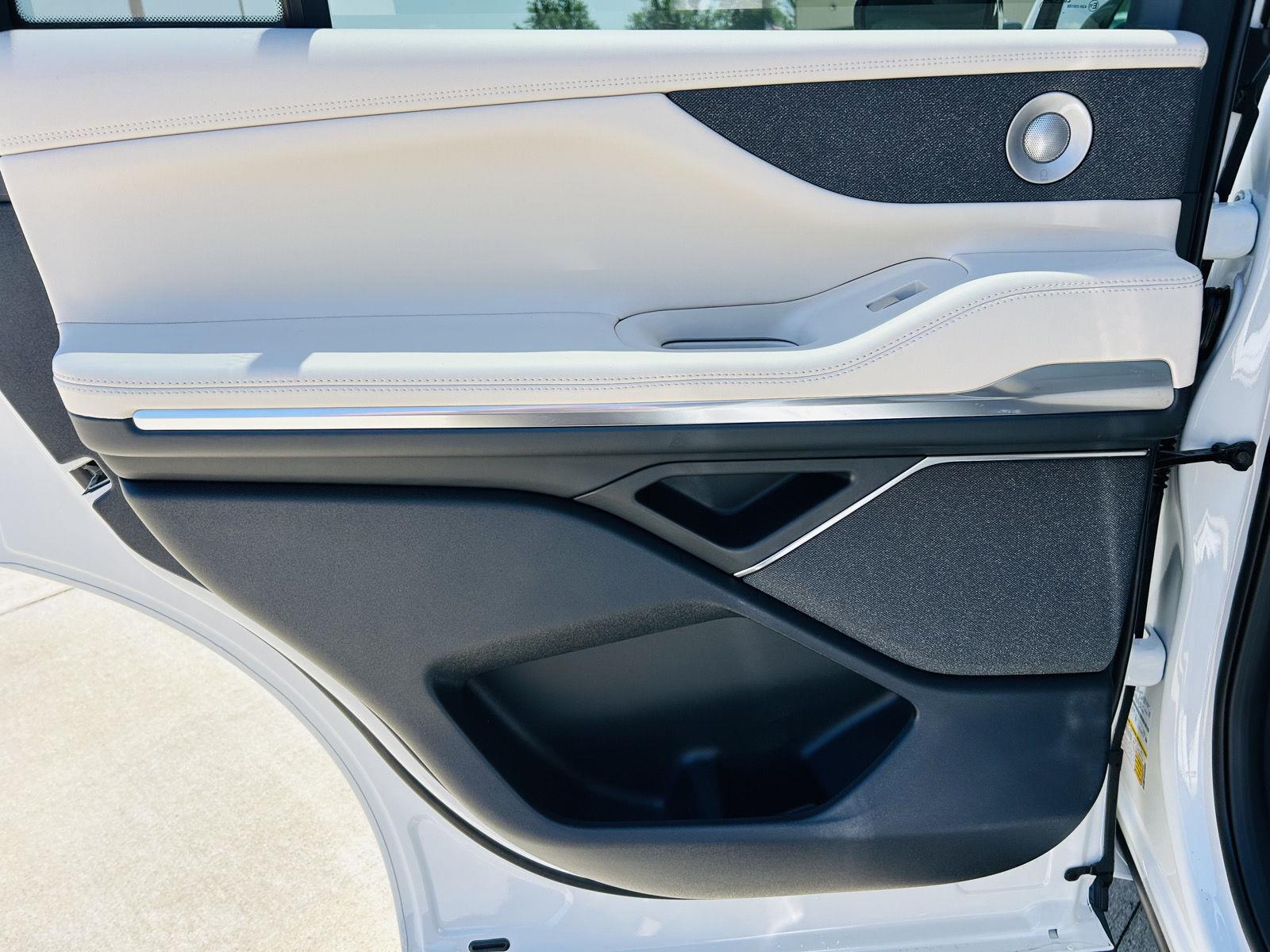 2027 Lincoln Navigator Reserve - Photo 37