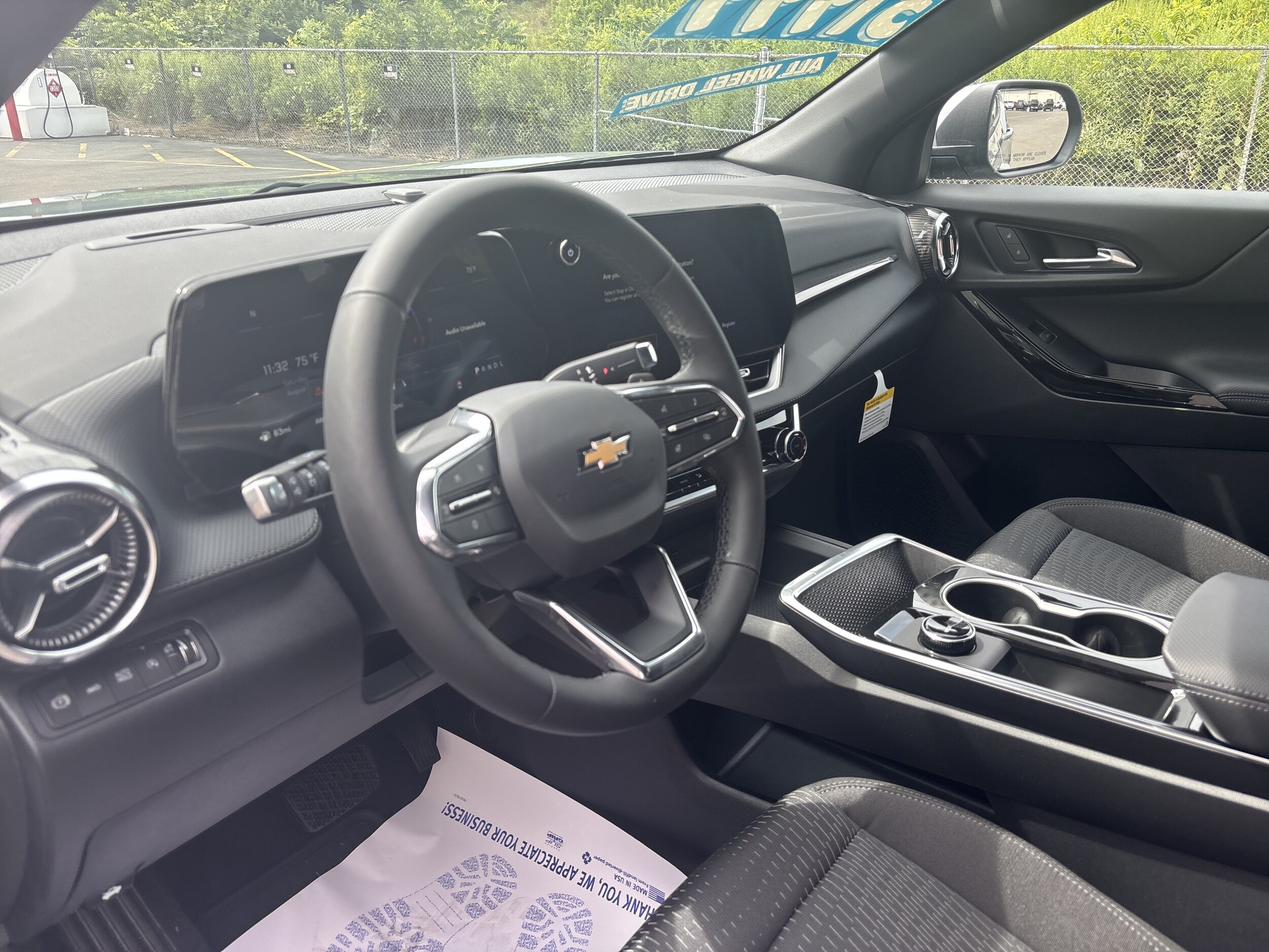 2027 Chevrolet Equinox LT - Photo 9