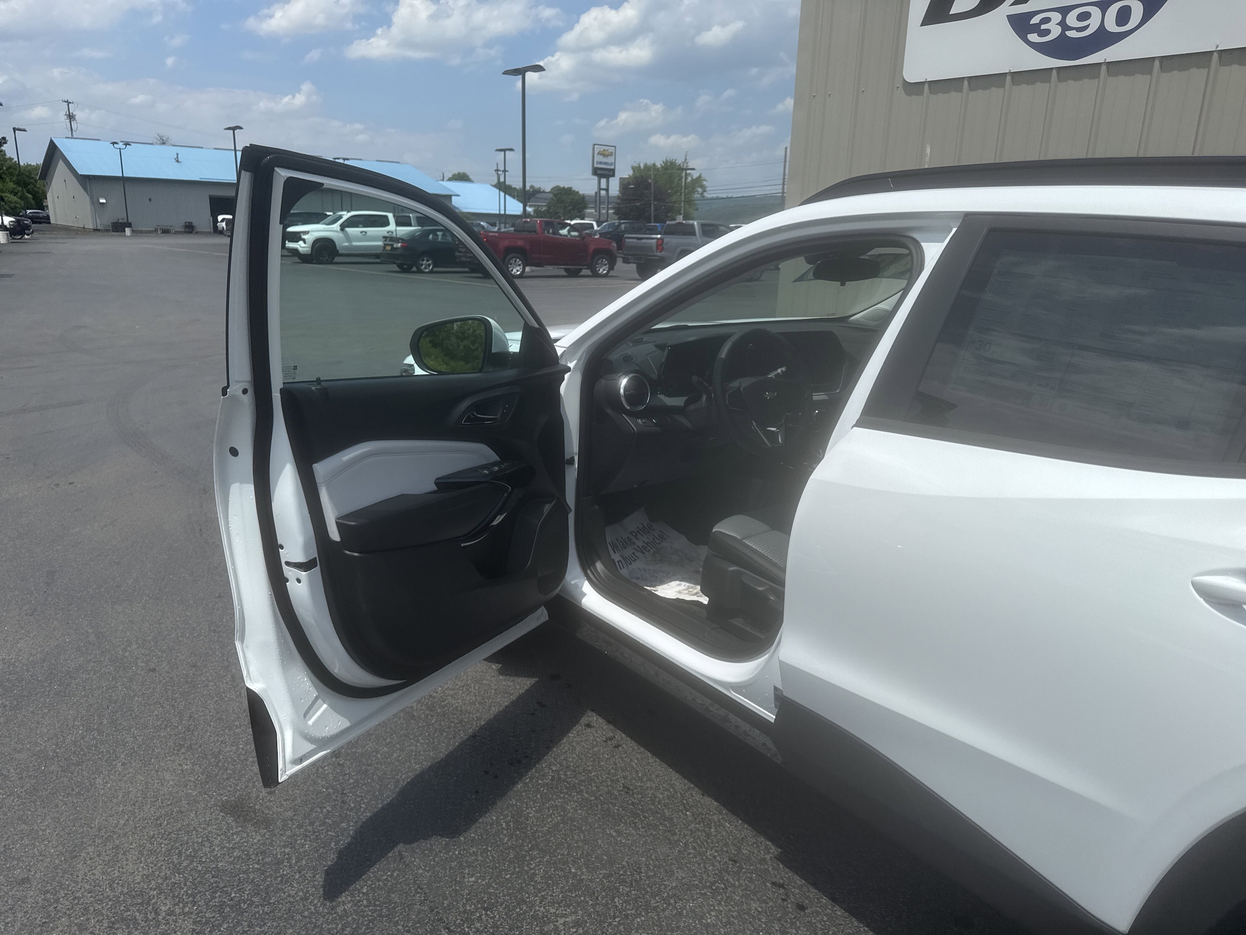 2026 Chevrolet Trax LT - Photo 9