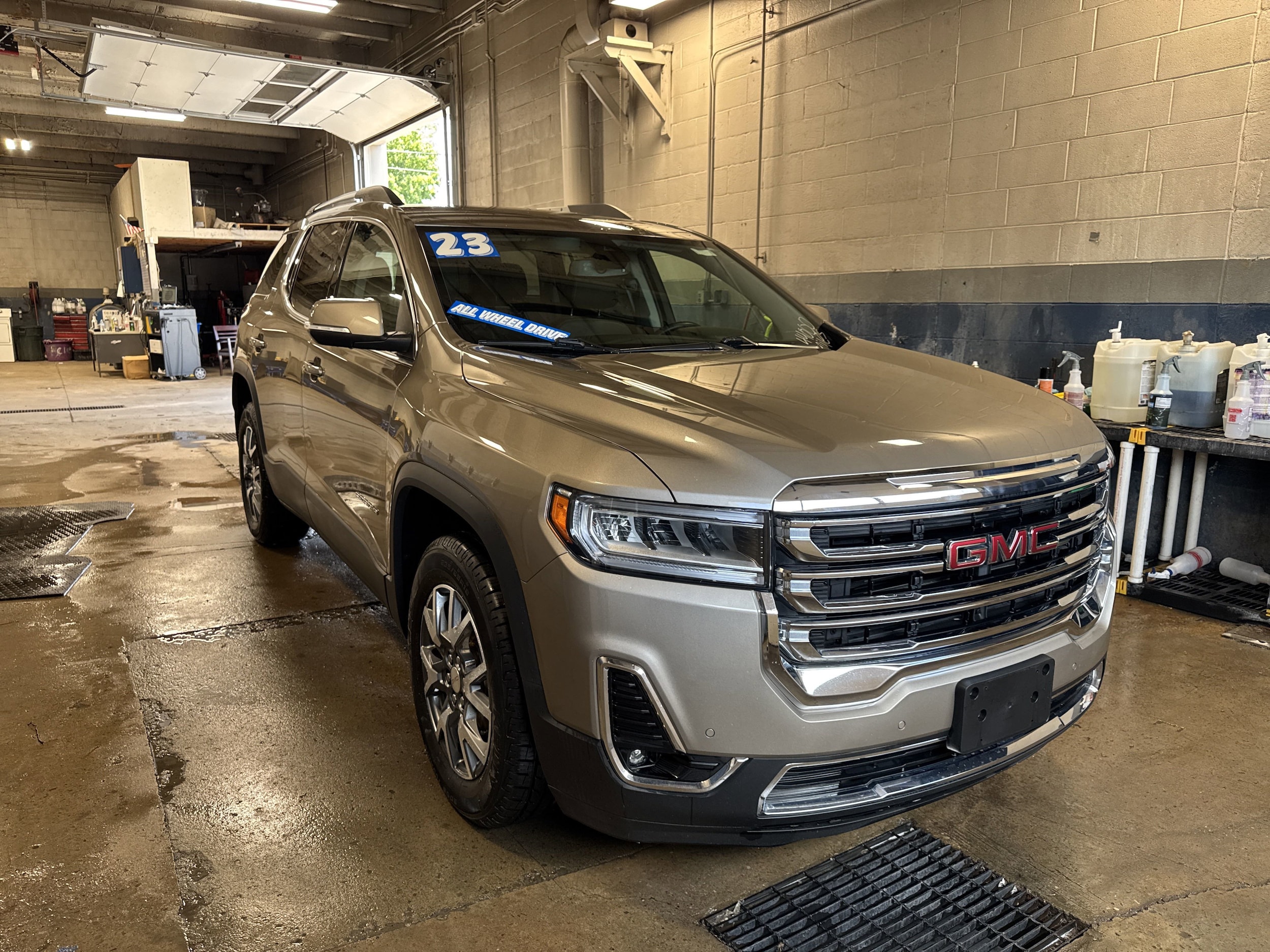 2023 GMC Acadia SLT