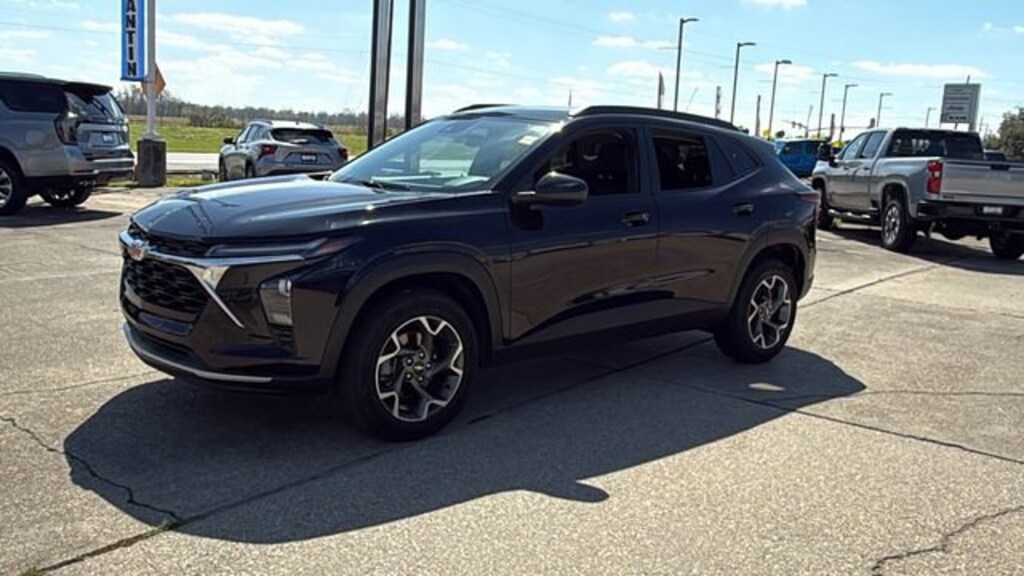 Used 2025 Chevrolet Trax LT SUV