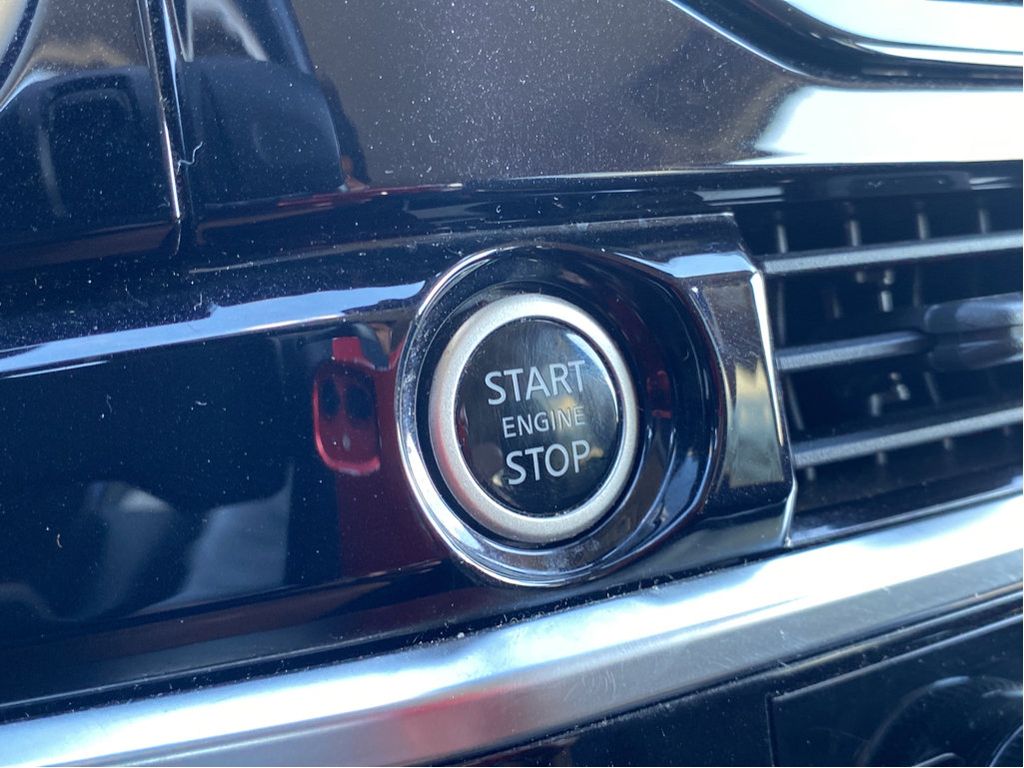 2022 Nissan Pathfinder SV photo 4