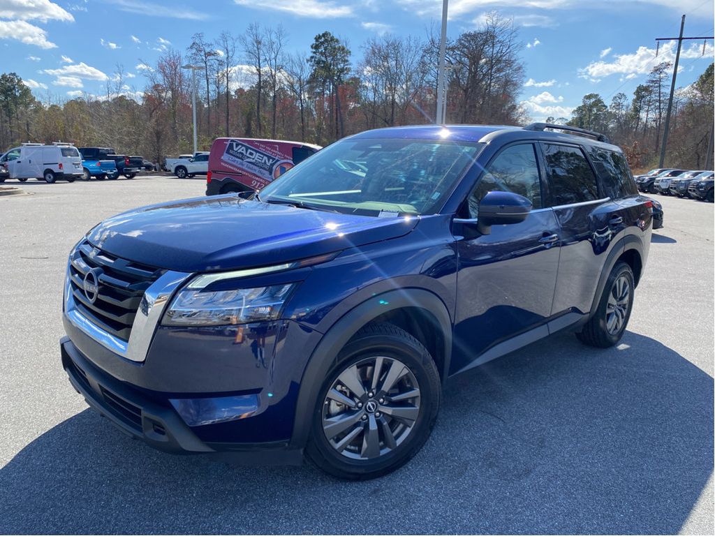 2022 Nissan Pathfinder SV photo 3