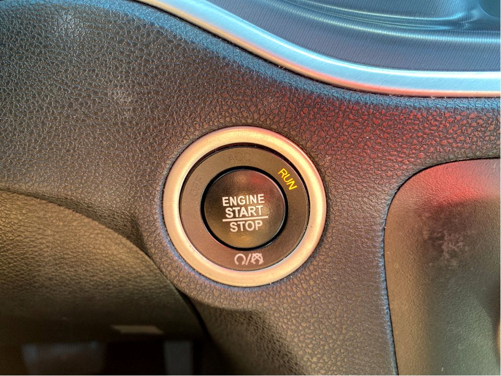 2021 Dodge Charger SXT photo 4