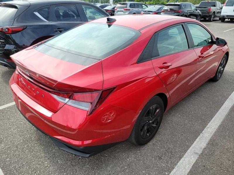 2023 Hyundai Elantra SEL photo 4