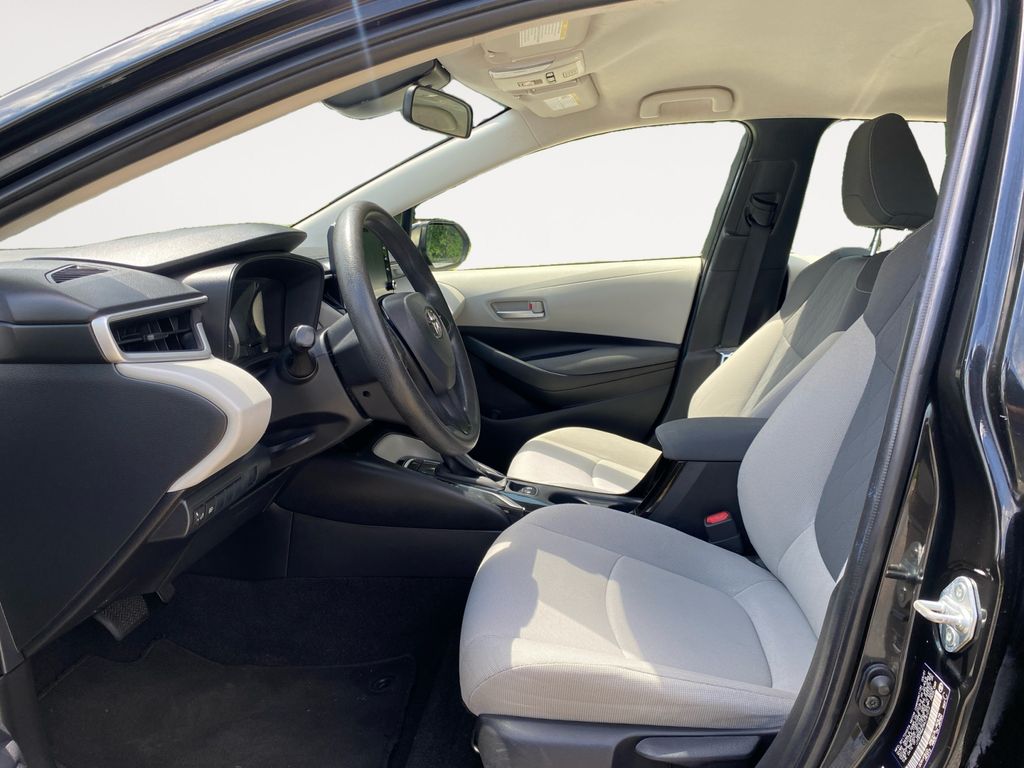 2021 Toyota Corolla LE photo 4