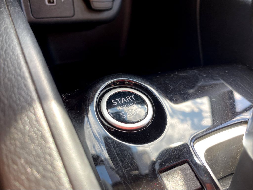 2021 Nissan Versa SV photo 4