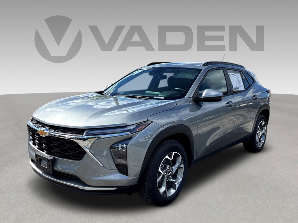 2025 Chevrolet Trax LT photo 3