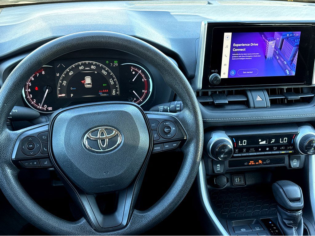2024 Toyota RAV4 XLE photo 4