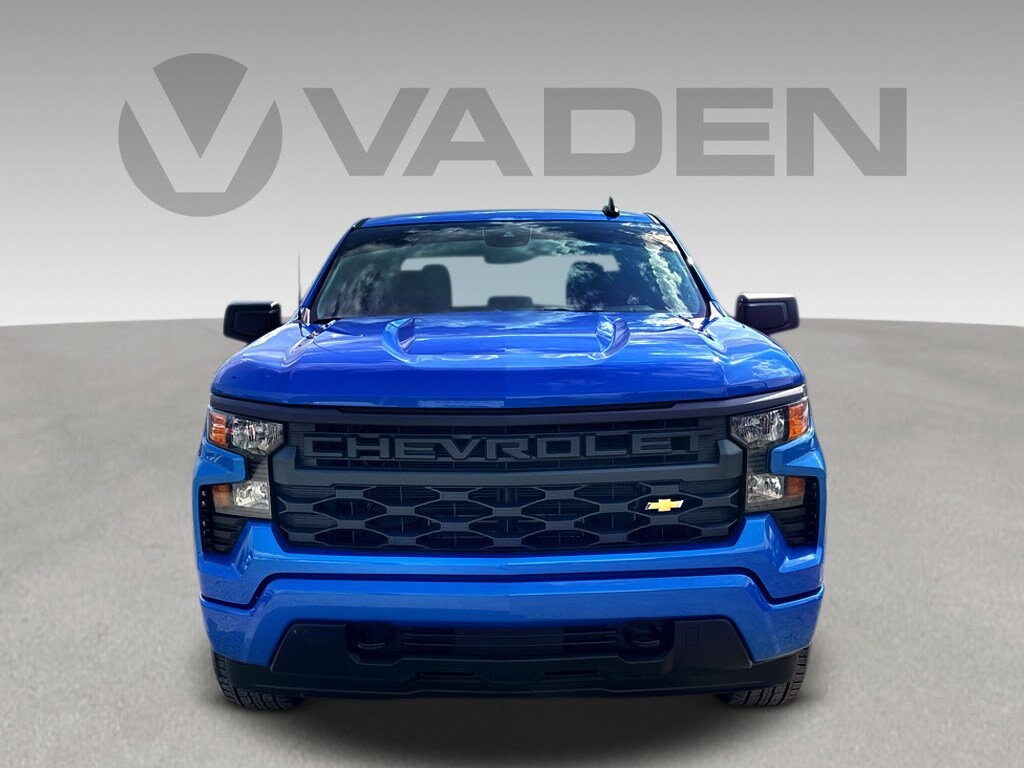 2025 Chevrolet Silverado 1500 Custom photo 2